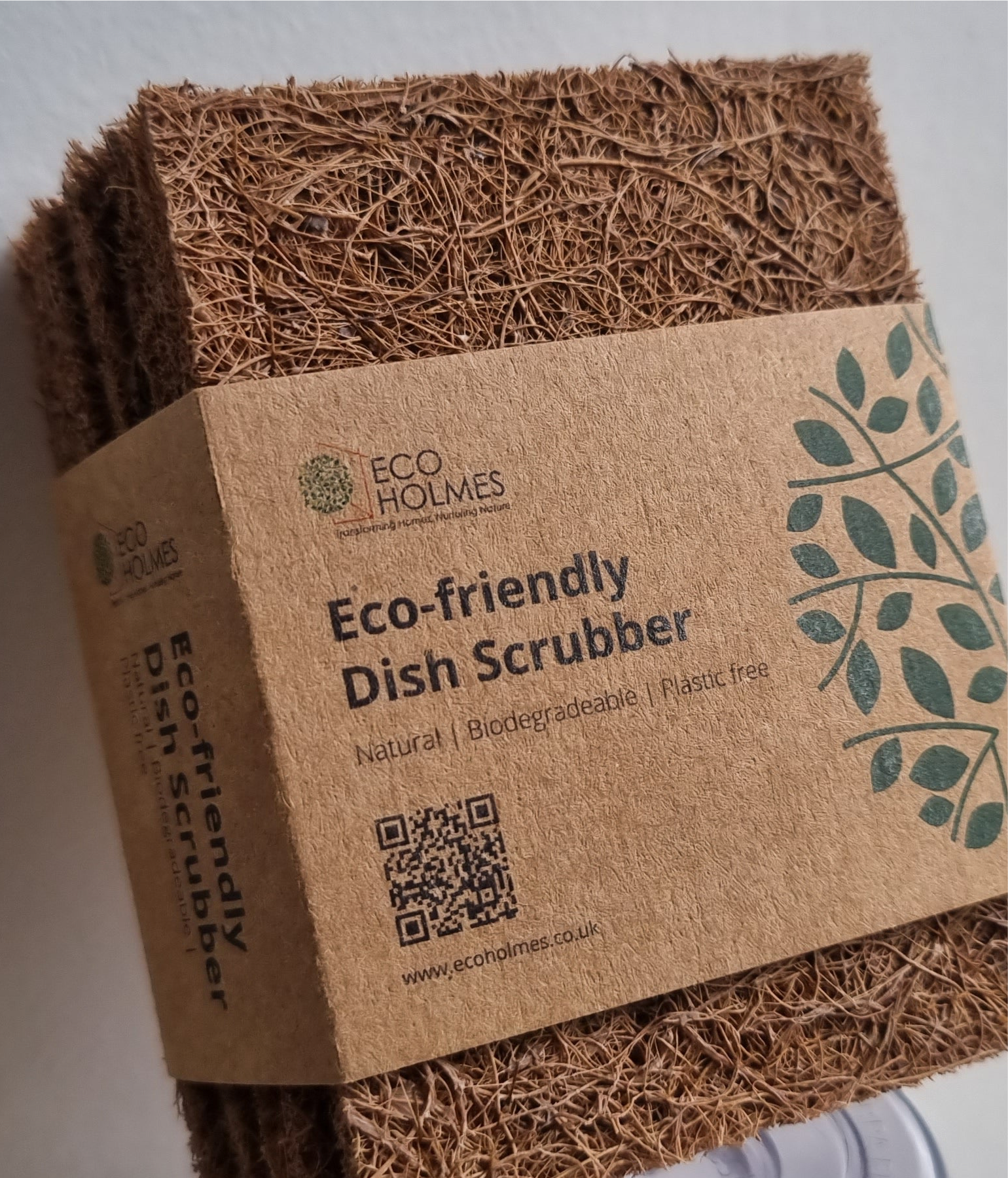 Biodegradable coconut dish scrubber for sustainable cleaning, made from natural fibers for an eco-friendly kitchen solution