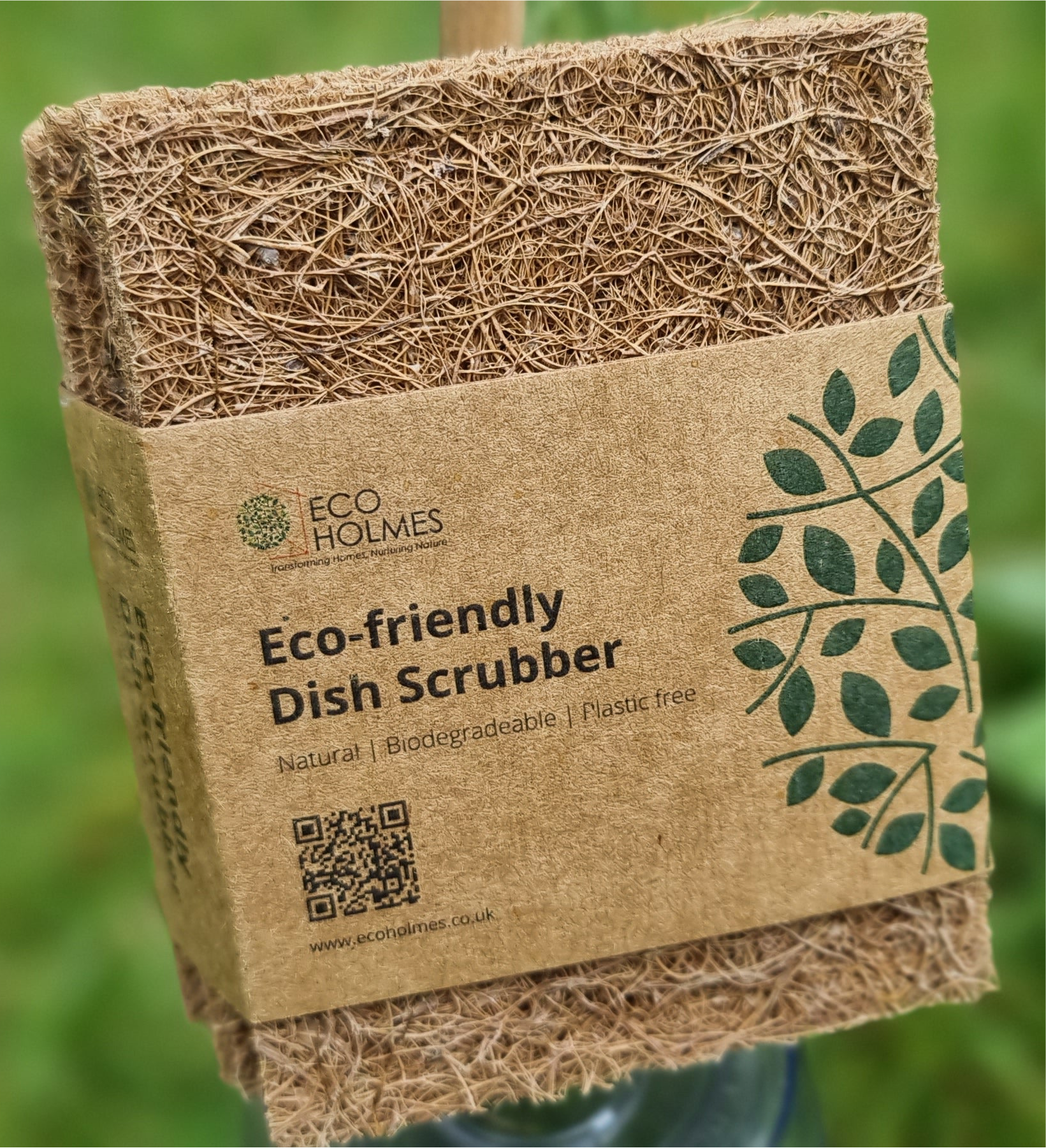 Biodegradable coconut dish scrubber for sustainable cleaning, made from natural fibers for an eco-friendly kitchen solution