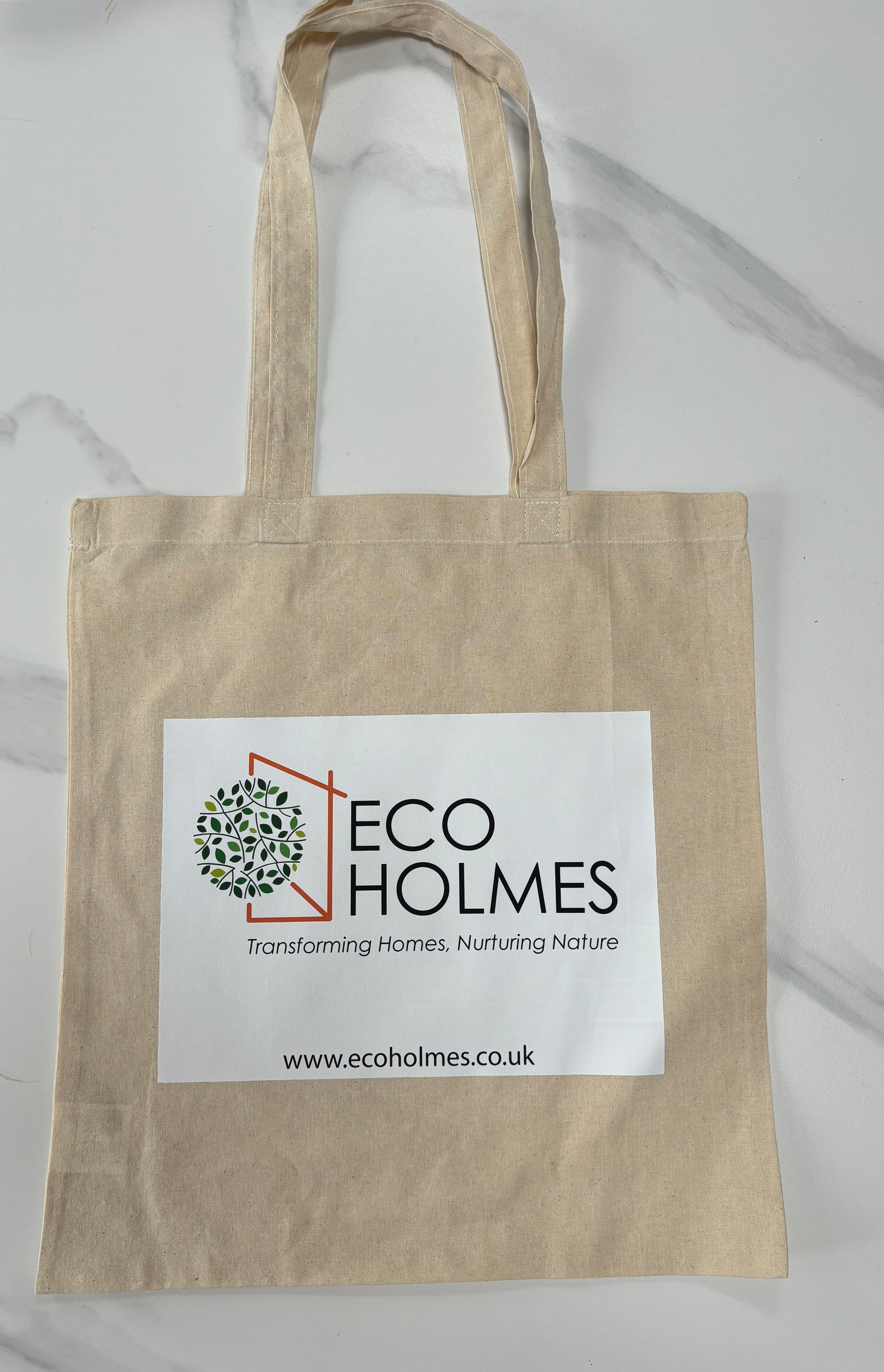 Stylish tote bag made from sustainable materials, perfect for shopping and daily use