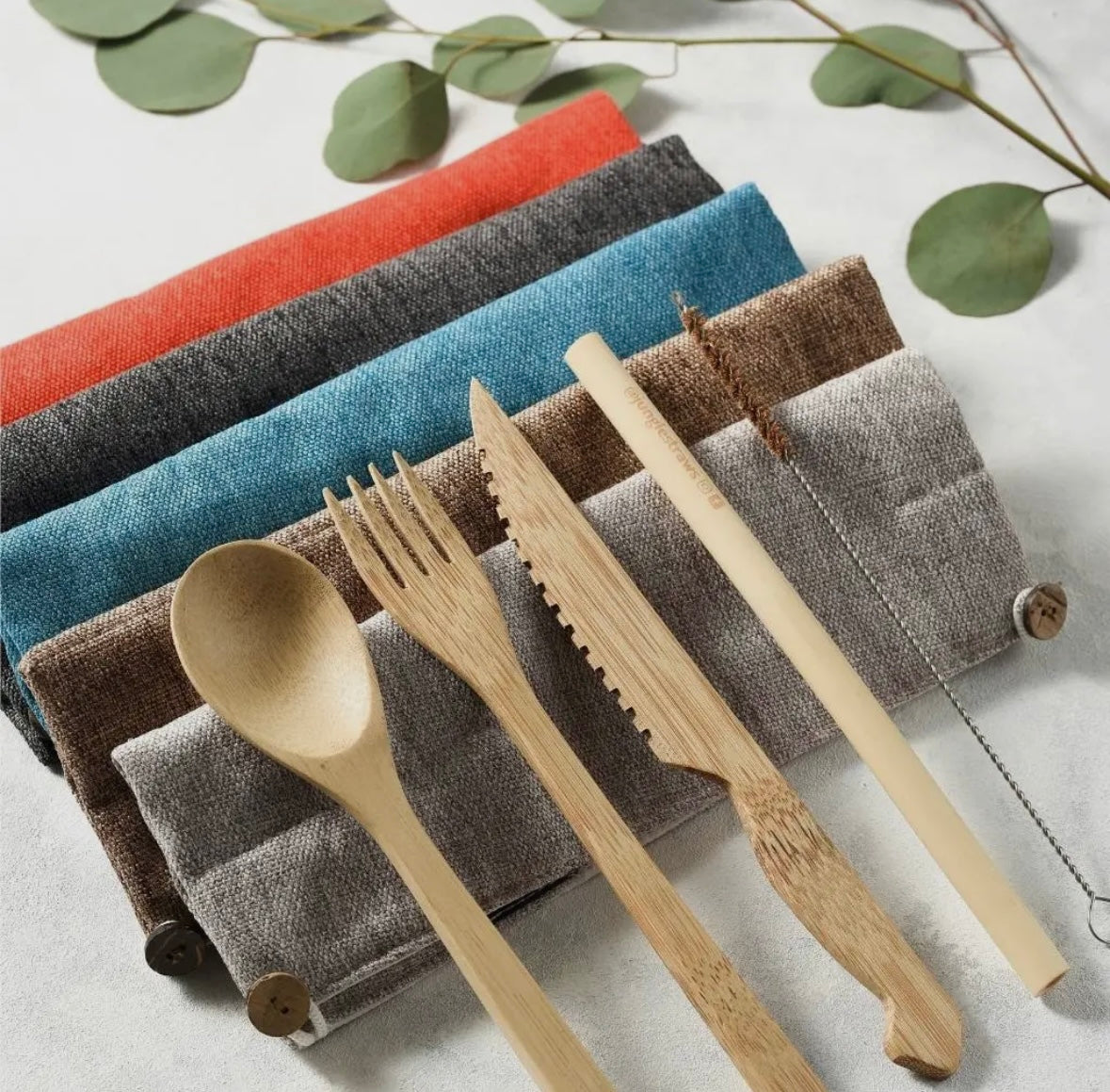 Sustainable bamboo cutlery set with straw and brush, perfect for plastic-free living